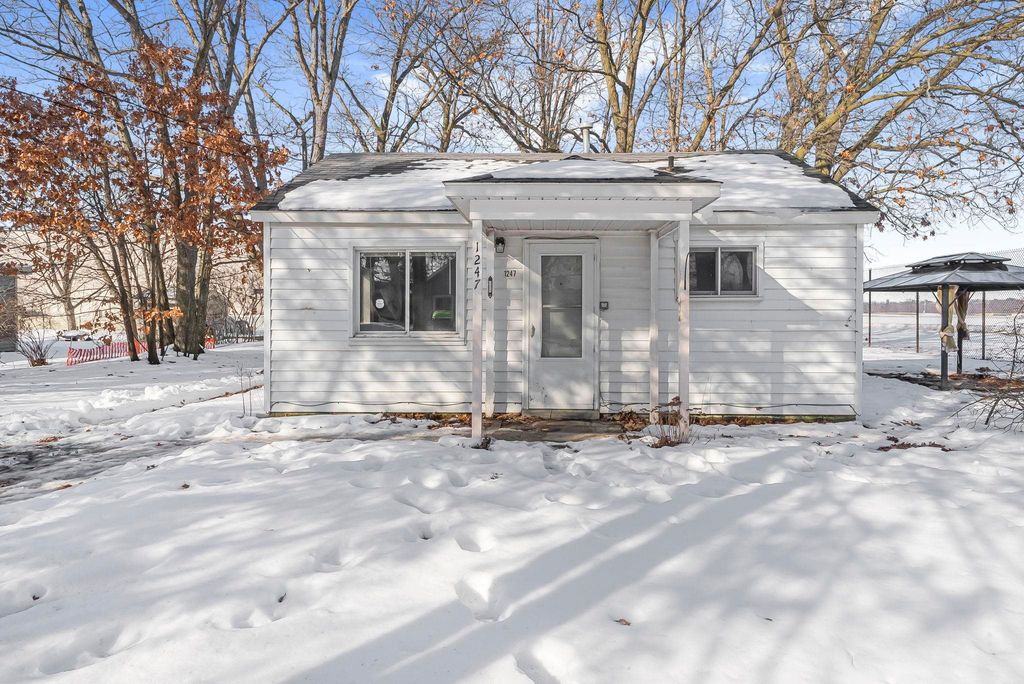 1247 Plainview Avenue, Traverse City, MI 49686