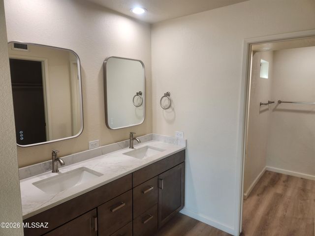 5922 N Placita Del Conde, Tucson, AZ 85718