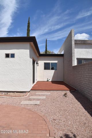 5922 N Placita Del Conde, Tucson, AZ 85718
