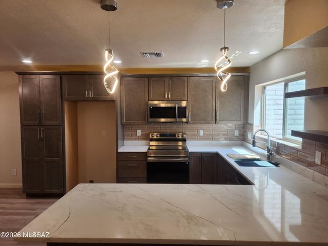 5922 N Placita Del Conde, Tucson, AZ 85718