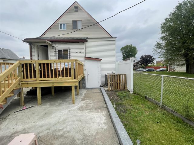 2954 Goodson Street, Hamtramck, MI 48212