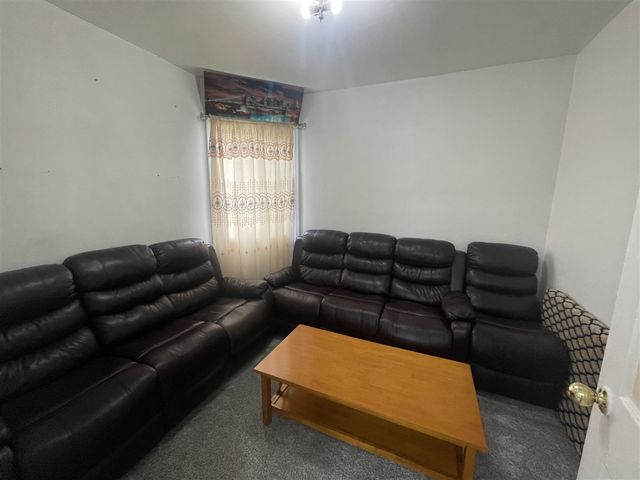 2954 Goodson Street, Hamtramck, MI 48212