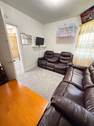 2954 Goodson Street, Hamtramck, MI 48212