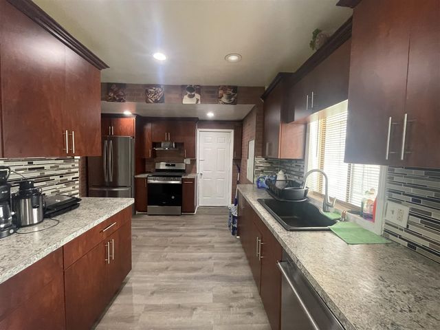 2954 Goodson Street, Hamtramck, MI 48212