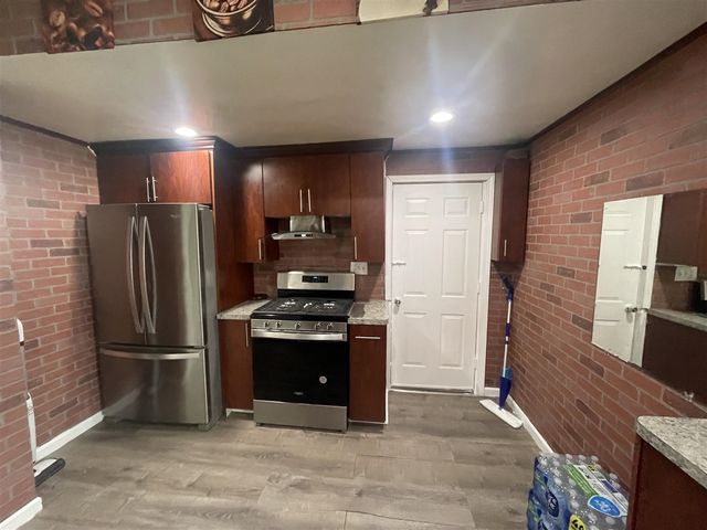 2954 Goodson Street, Hamtramck, MI 48212