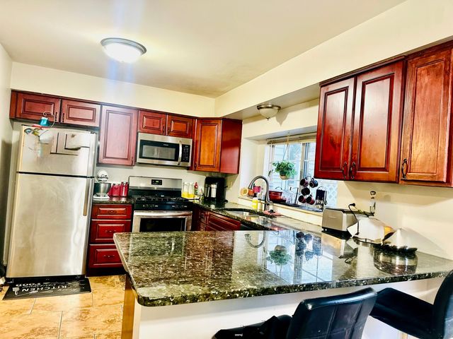 225 Port Royal Circle 225, Aurora, IL 60504