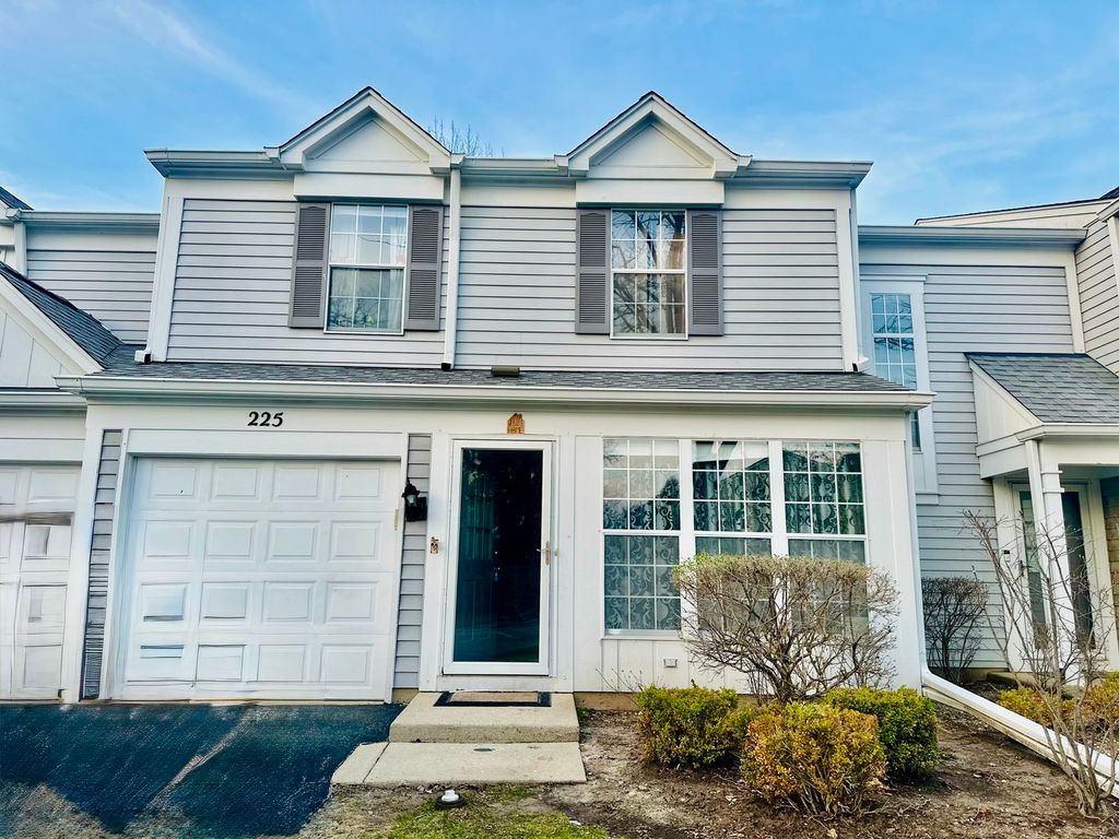 225 Port Royal Circle 225, Aurora, IL 60504