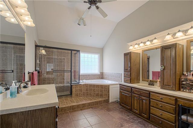 669 N Pine Circle, Gardner, KS 66030