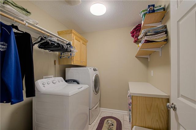 669 N Pine Circle, Gardner, KS 66030