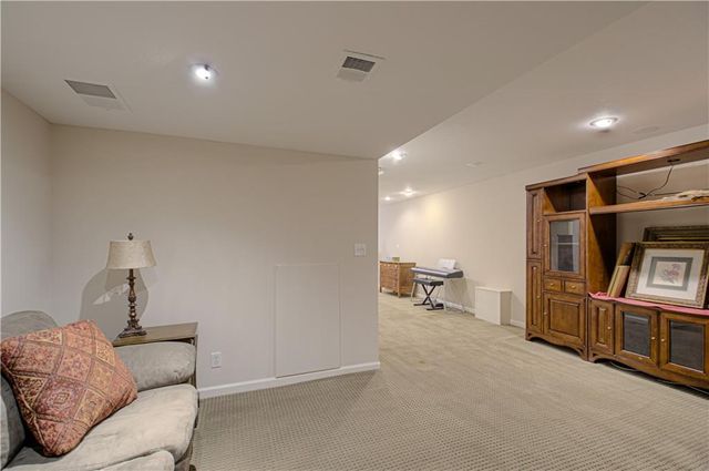 669 N Pine Circle, Gardner, KS 66030