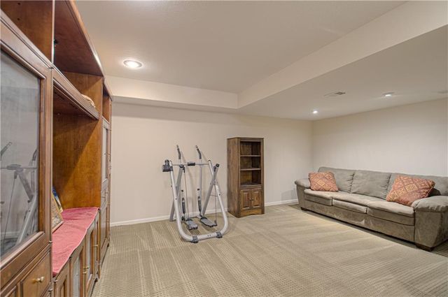 669 N Pine Circle, Gardner, KS 66030