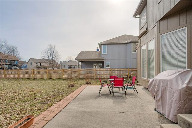 669 N Pine Circle, Gardner, KS 66030