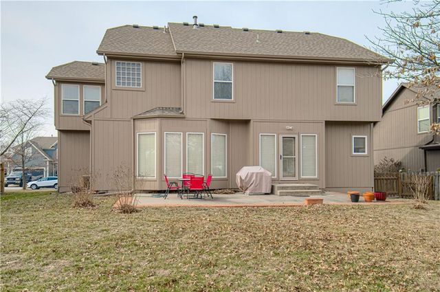 669 N Pine Circle, Gardner, KS 66030