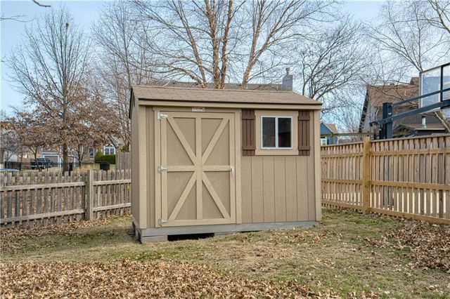 669 N Pine Circle, Gardner, KS 66030