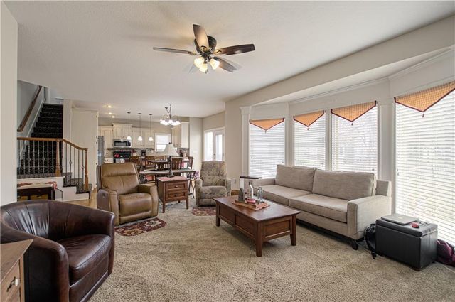 669 N Pine Circle, Gardner, KS 66030