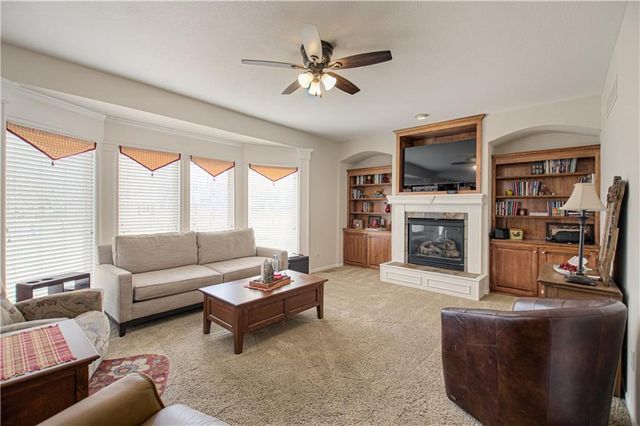 669 N Pine Circle, Gardner, KS 66030