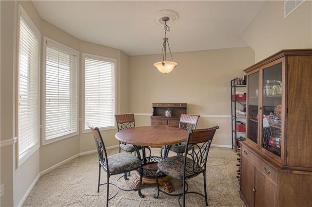 669 N Pine Circle, Gardner, KS 66030