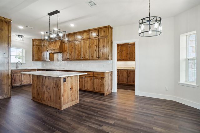 293 County Road 1111, Decatur, TX 76234