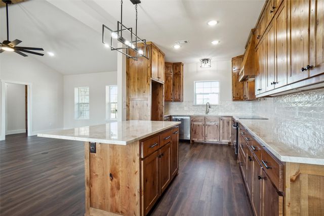 293 County Road 1111, Decatur, TX 76234