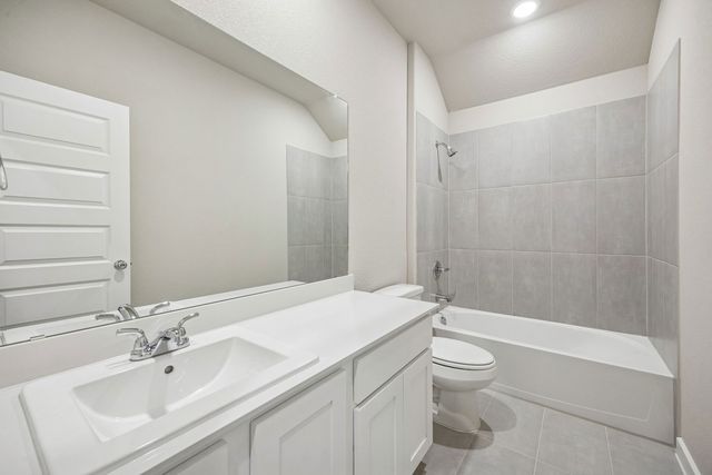 444 Hocking Hills Drive, Waxahachie, TX 75165