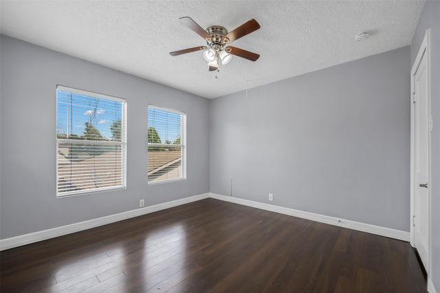 6918 Irvington Boulevard B, Houston, TX 77022