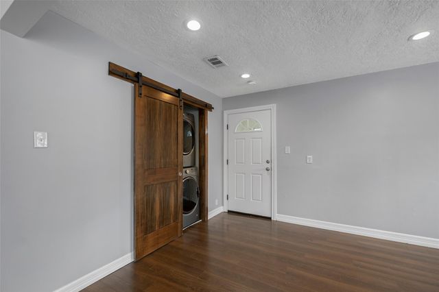 6918 Irvington Boulevard B, Houston, TX 77022
