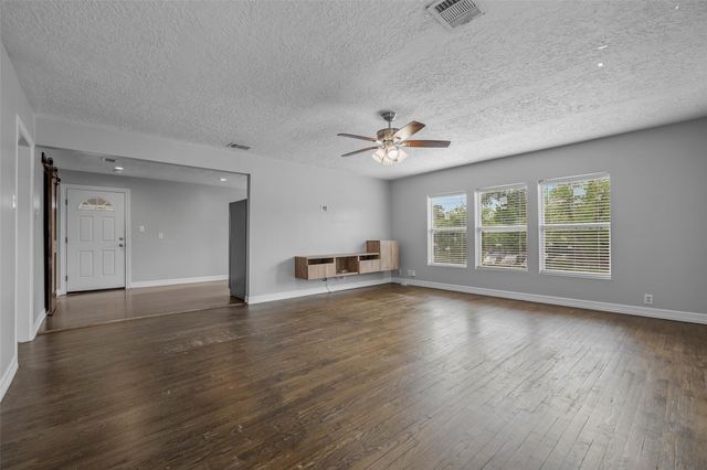 6918 Irvington Boulevard B, Houston, TX 77022