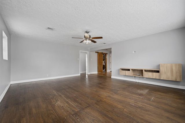 6918 Irvington Boulevard B, Houston, TX 77022