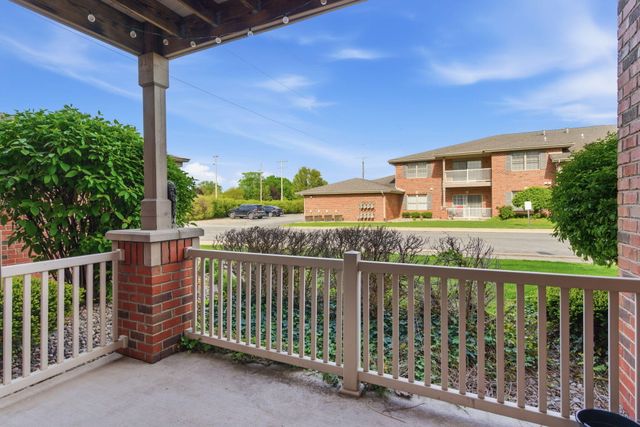 607 Cambridge Court 1b, Munster, IN 46321