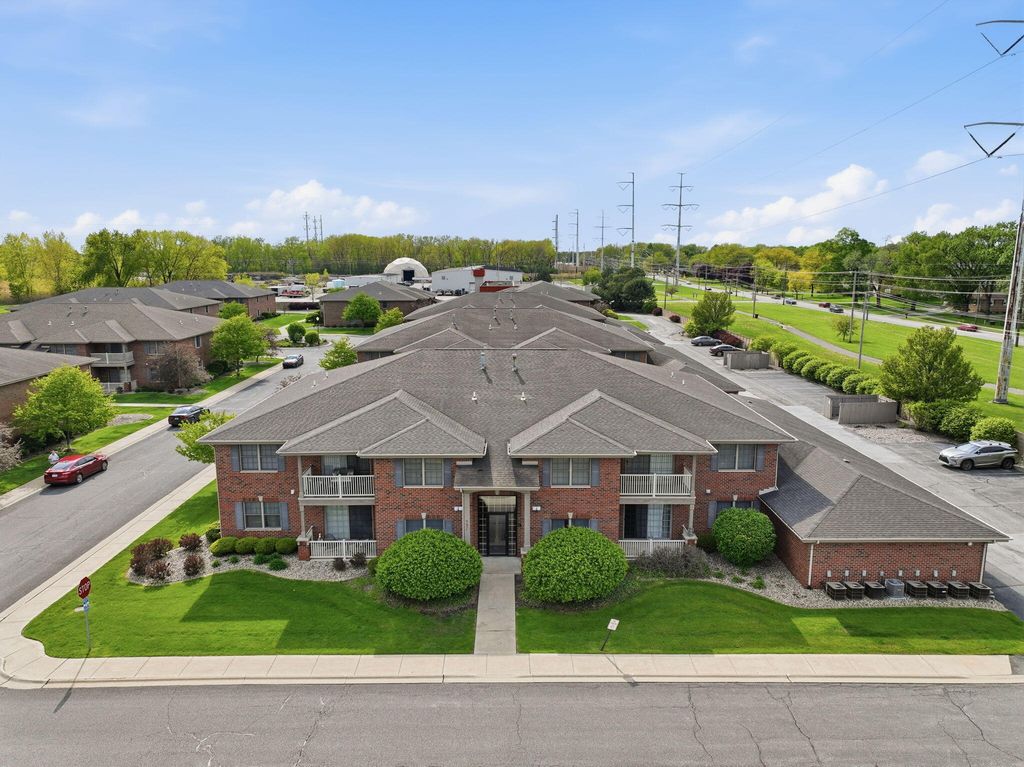 607 Cambridge Court 1b, Munster, IN 46321