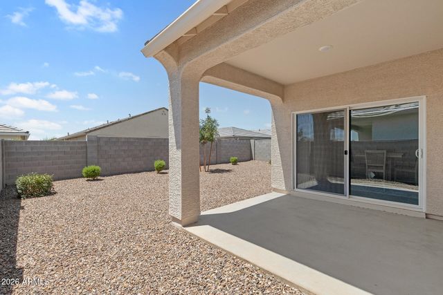 18633 W DESERT HOLLOW Drive, Wittmann, AZ 85361