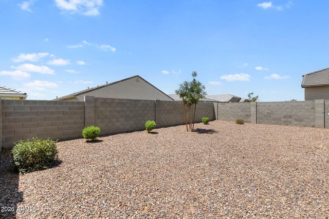 18633 W DESERT HOLLOW Drive, Wittmann, AZ 85361