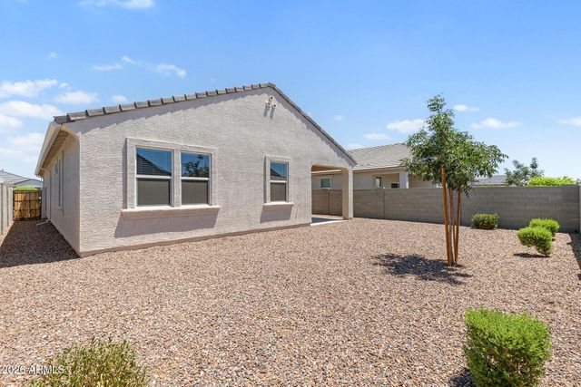 18633 W DESERT HOLLOW Drive, Wittmann, AZ 85361