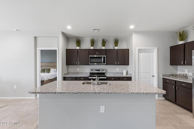 18633 W DESERT HOLLOW Drive, Wittmann, AZ 85361