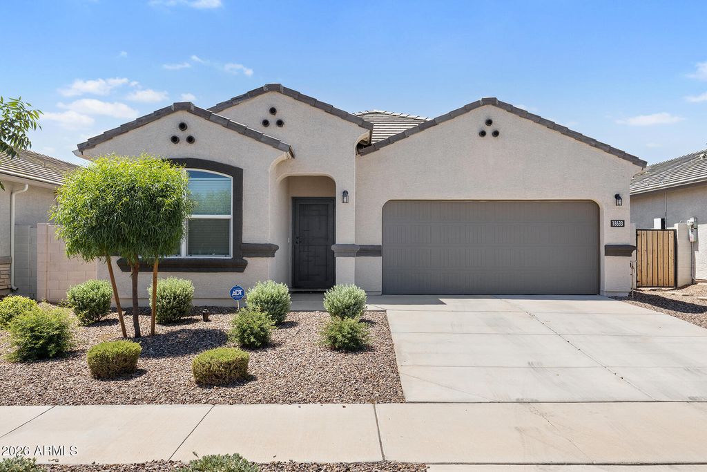 18633 W DESERT HOLLOW Drive, Wittmann, AZ 85361 — photo 2