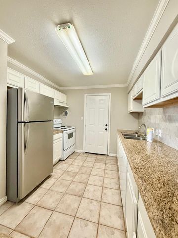 1518 Wirt Road 1, Houston, TX 77055