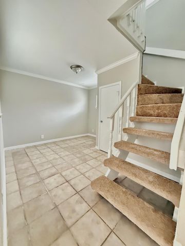 1518 Wirt Road 1, Houston, TX 77055