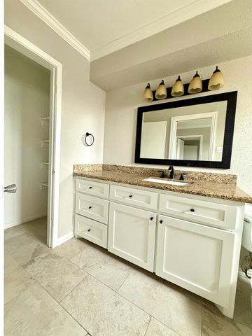 1518 Wirt Road 1, Houston, TX 77055