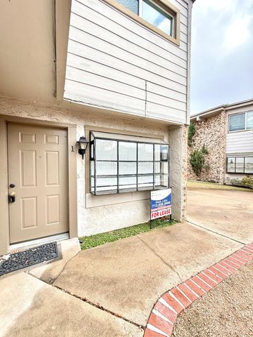 1518 Wirt Road 1, Houston, TX 77055