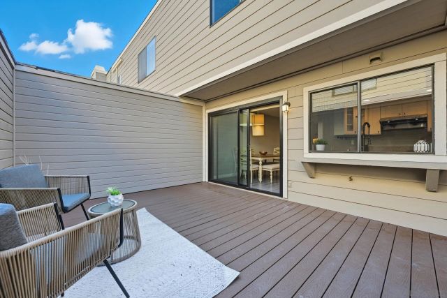 9270 Towne Centre Dr 31, San Diego, CA 92121