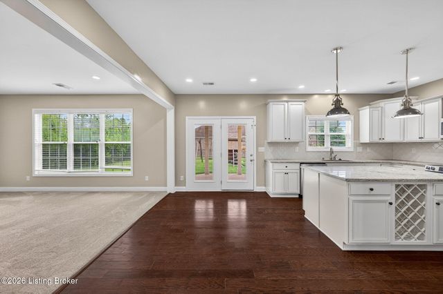 18405 Standwick Dr, Louisville, KY 40245