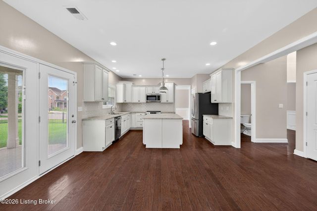 18405 Standwick Dr, Louisville, KY 40245
