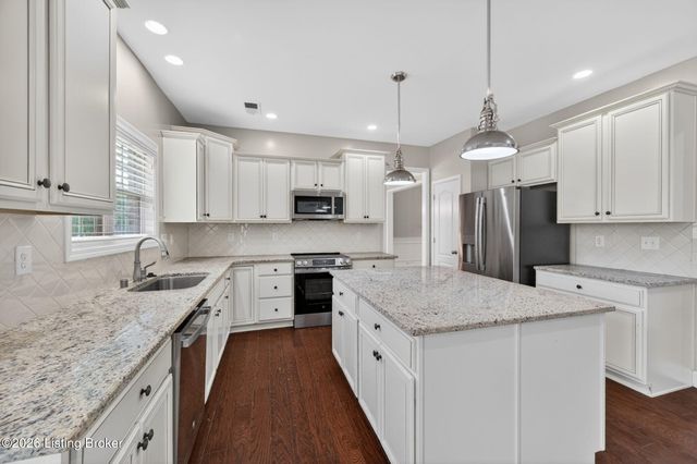 18405 Standwick Dr, Louisville, KY 40245