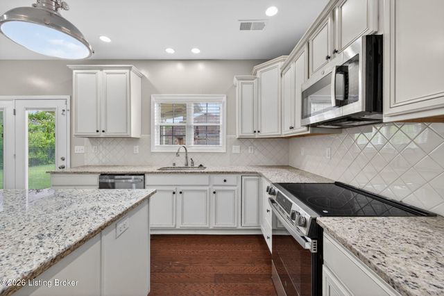 18405 Standwick Dr, Louisville, KY 40245