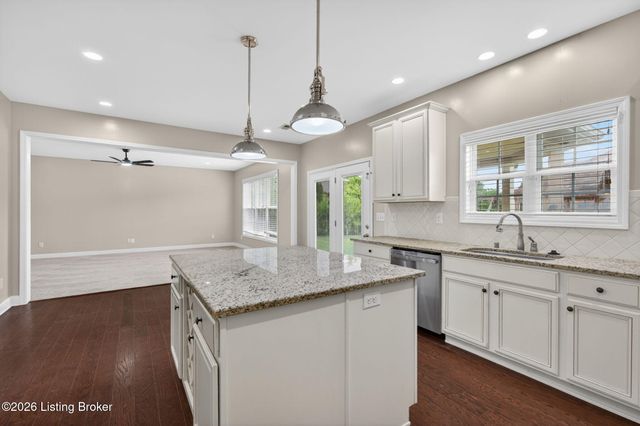 18405 Standwick Dr, Louisville, KY 40245