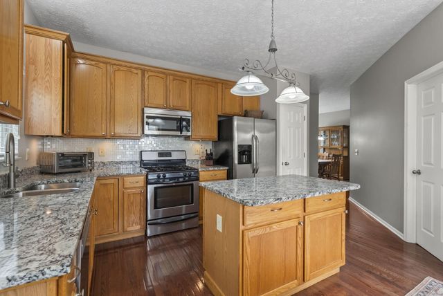 717 Preston Trails Drive, Pickerington, OH 43147