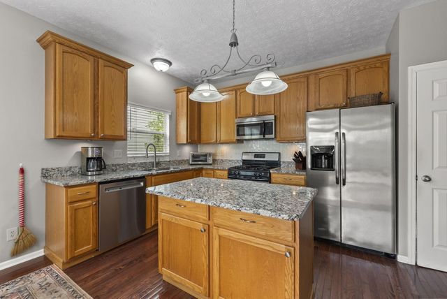717 Preston Trails Drive, Pickerington, OH 43147