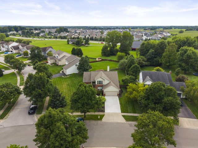 717 Preston Trails Drive, Pickerington, OH 43147