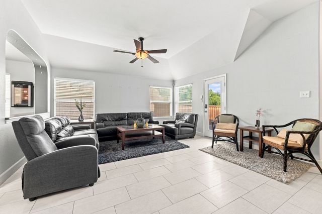4849 Summer Oaks Lane, Fort Worth, TX 76123
