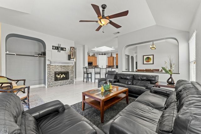 4849 Summer Oaks Lane, Fort Worth, TX 76123